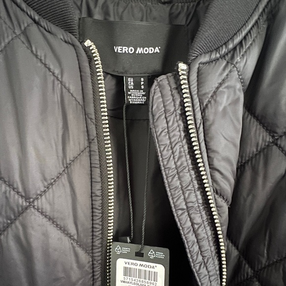 Brand new Vero Moda padded bomber jacket in black - Picture 2 of 3